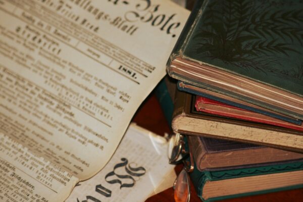 Kodėl geriausi žurnalistai rašo trumpiau nei manai: mokslo įrodymai apie tai, kaip ilgis žudo skaitytojo dėmesį